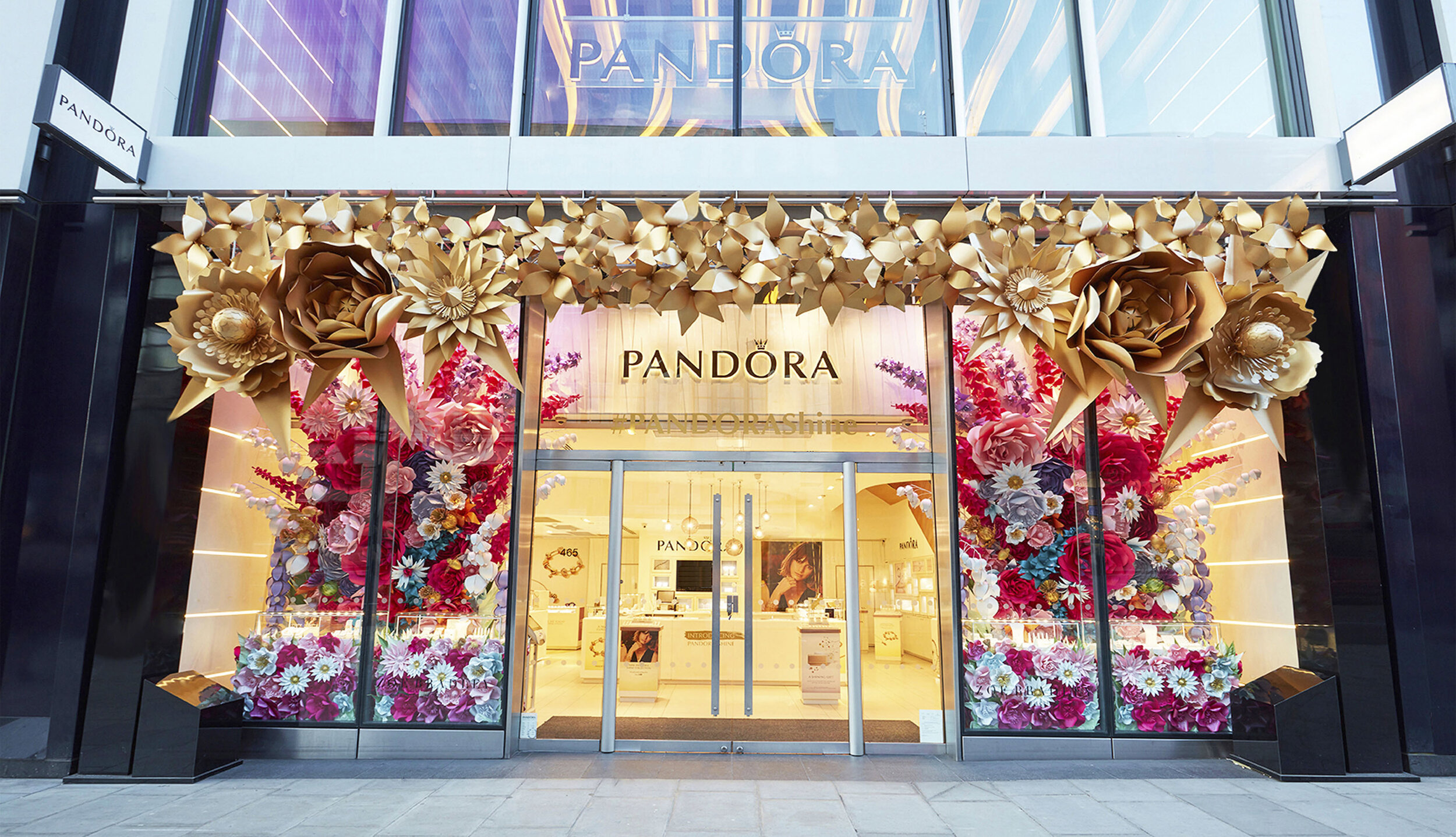 Pandora London -floral window display 