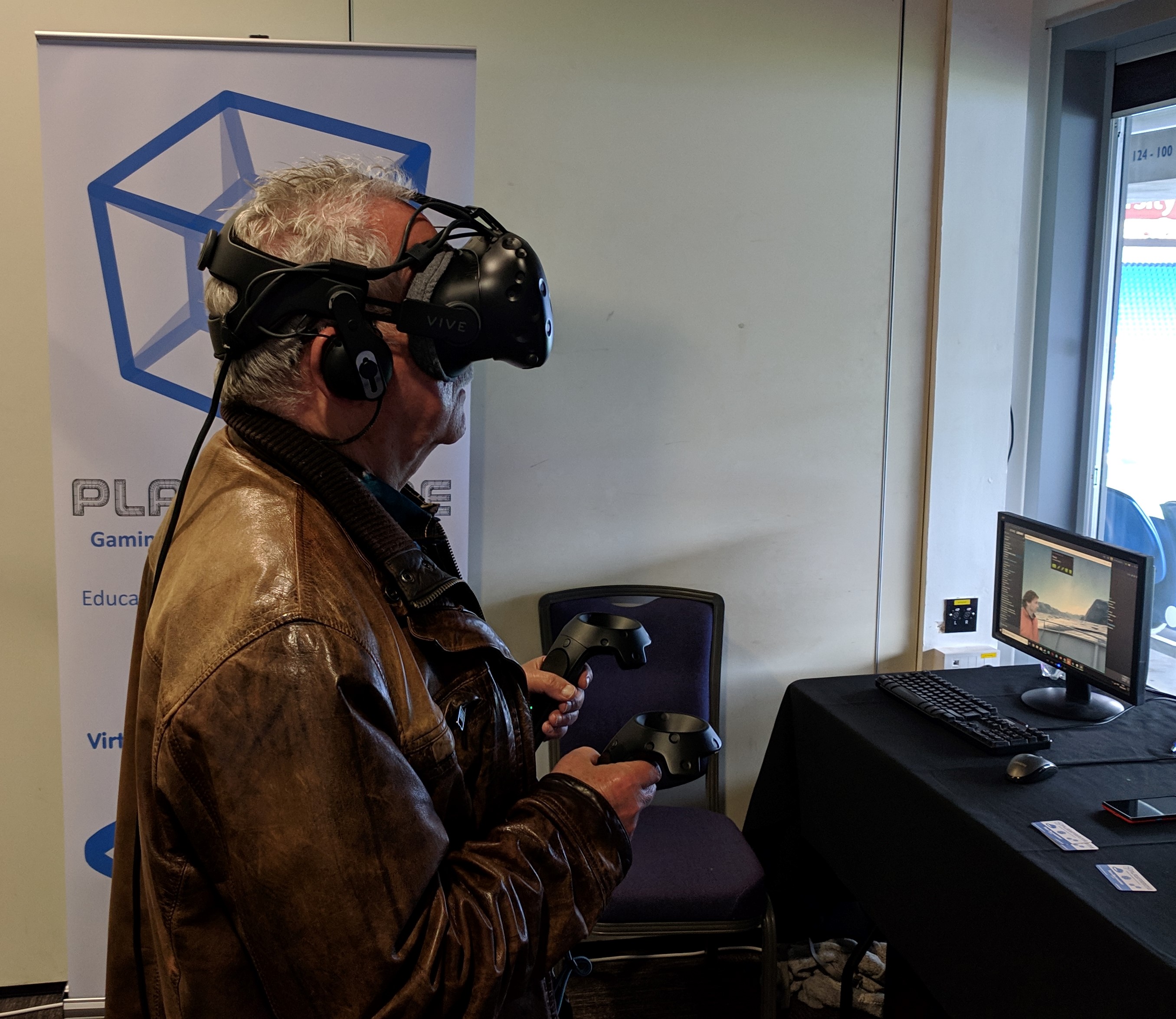 Delivery VR content to an attendee at a conference